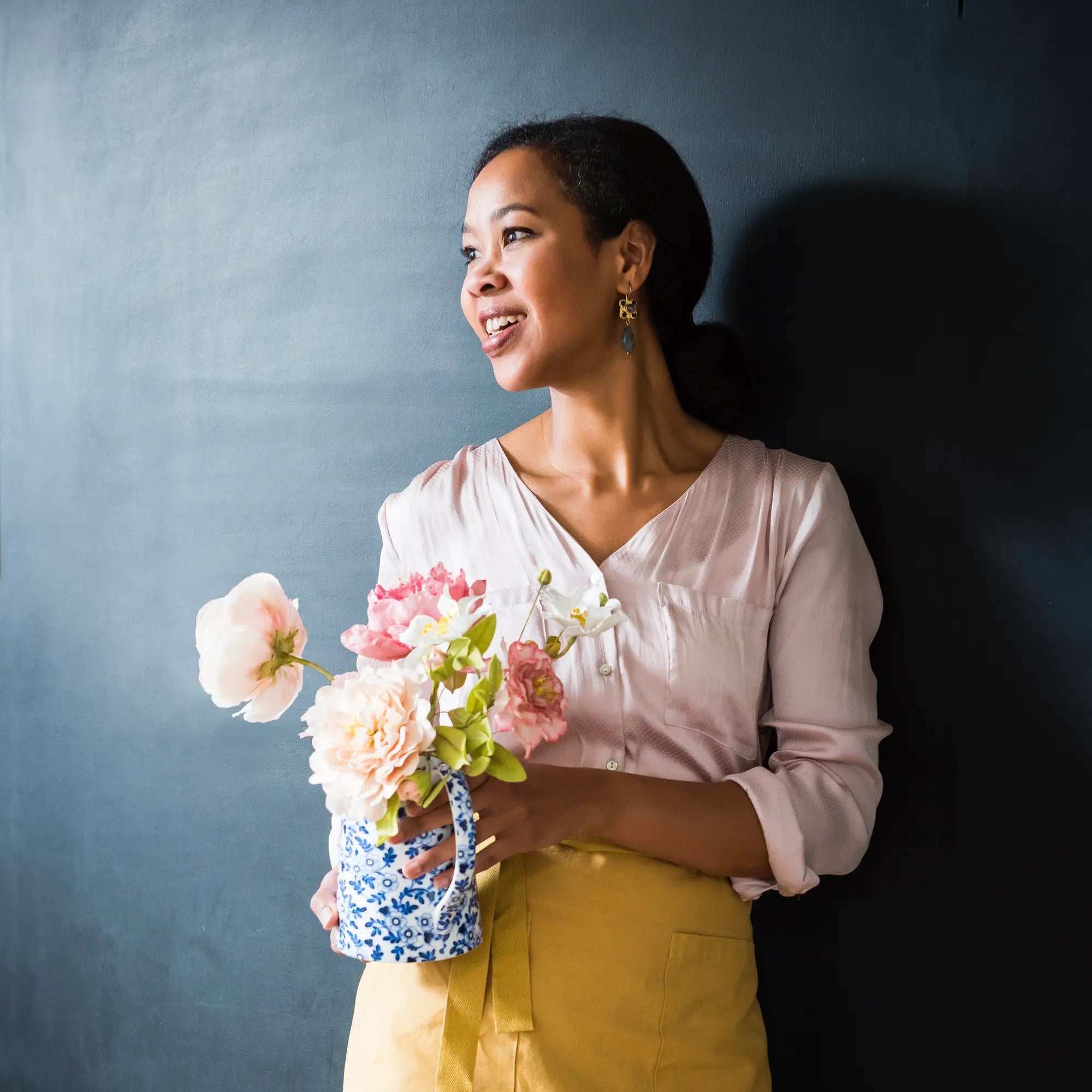 Natasja Sadi handcrafting lifelike sugar flowers, transforming ordinary sugar into extraordinary floral art.