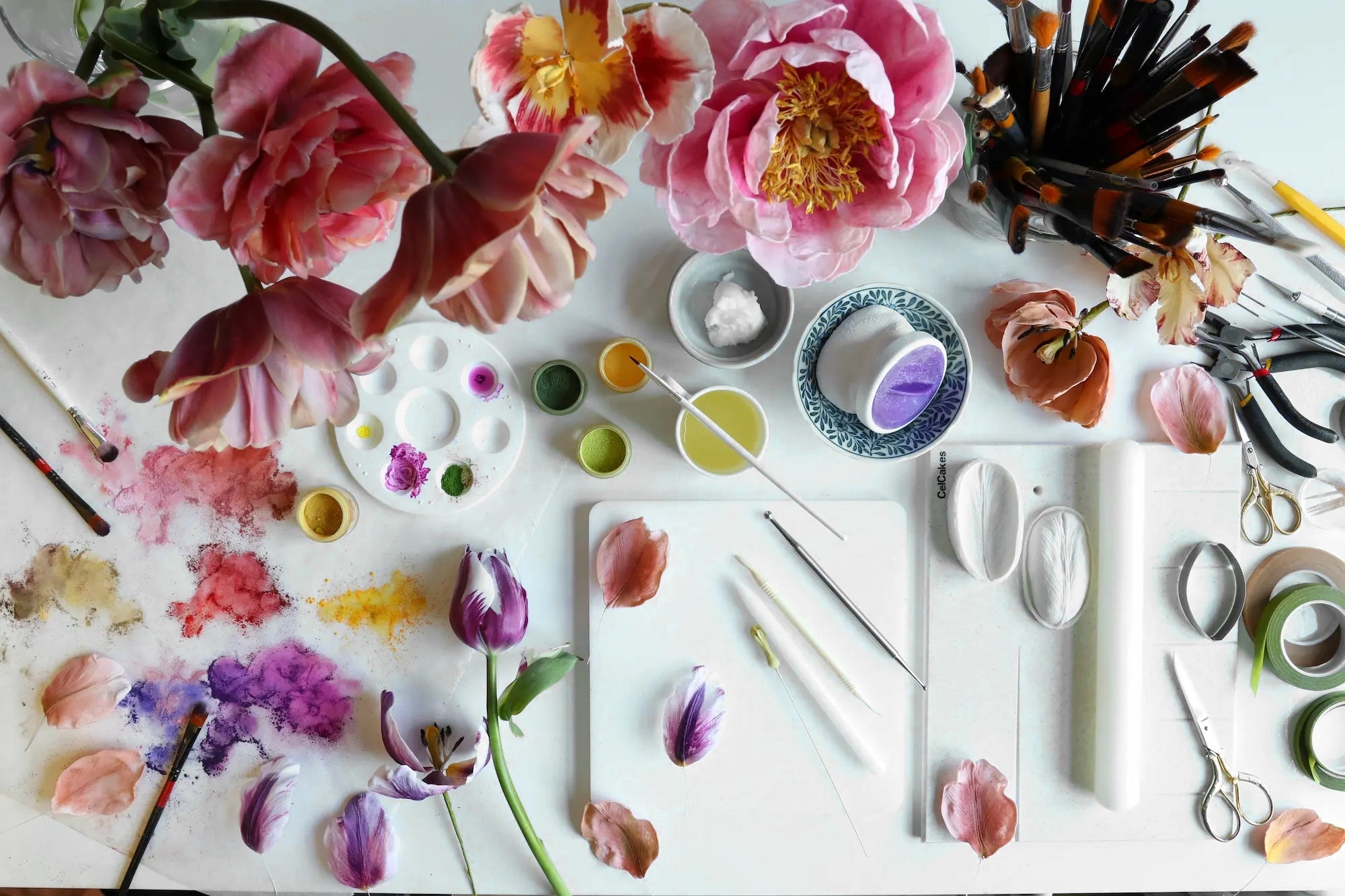 Natasja Sadi demonstrating how to arrange lifelike sugar flowers with fresh blooms for sustainable floral designs, inspired by Dutch masters